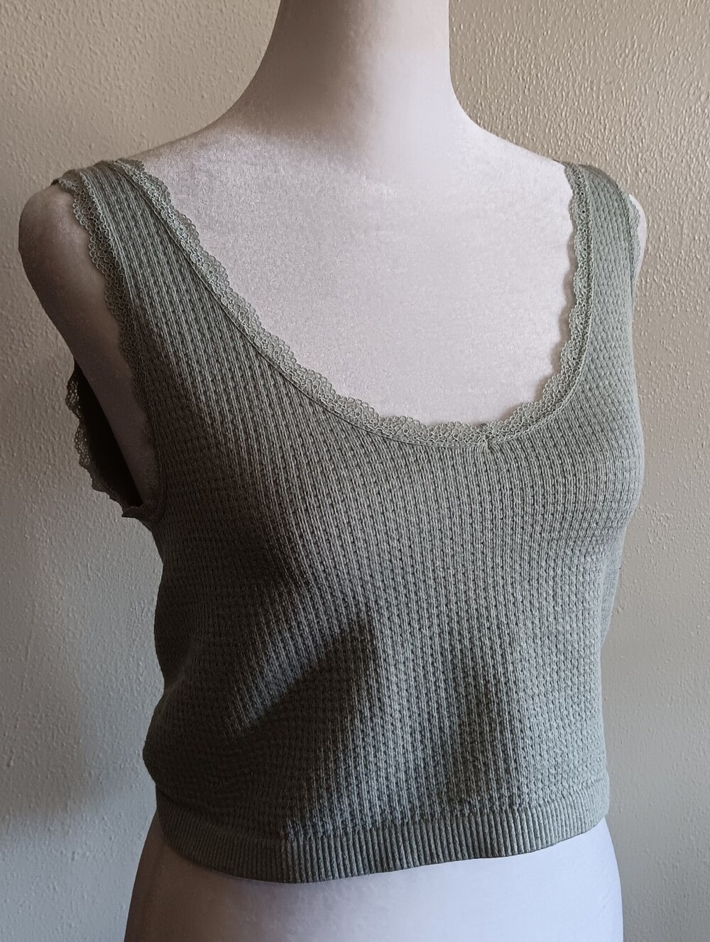 Aeropostale Scoop Neck Lace Trim Ribbed Cropped Crop Tank Top Sage Green Large